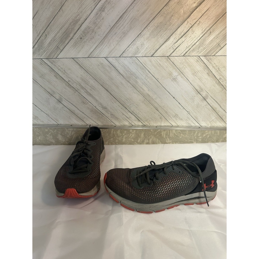 Under Armour HOVR 10.5 Men's Pitch Grey/Red On Btm Low Top Lace-Up